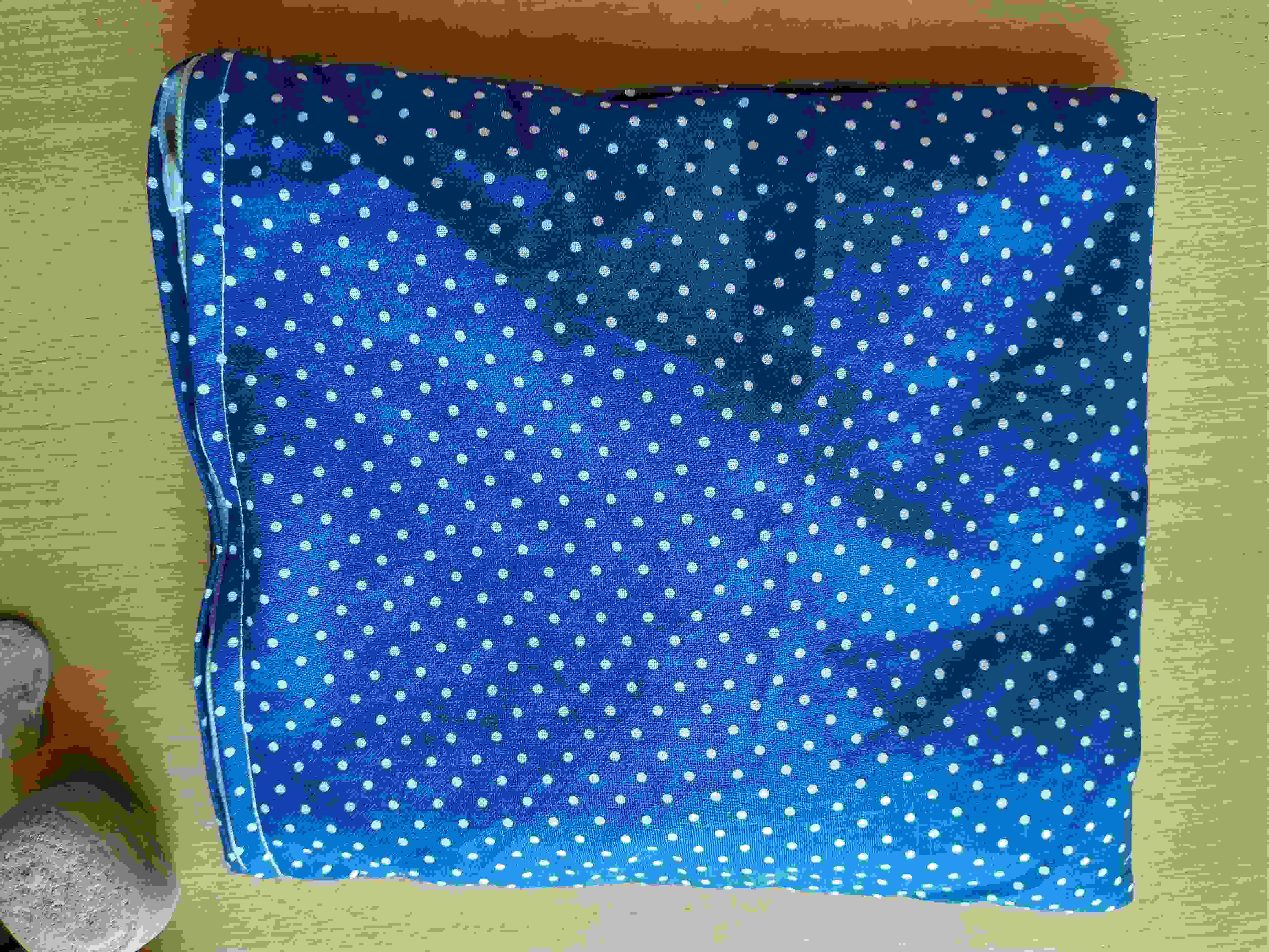 KHC BIO špaldový dětský polštářek Puntíky nahřívací 20 x 20 cm Pratelný potah