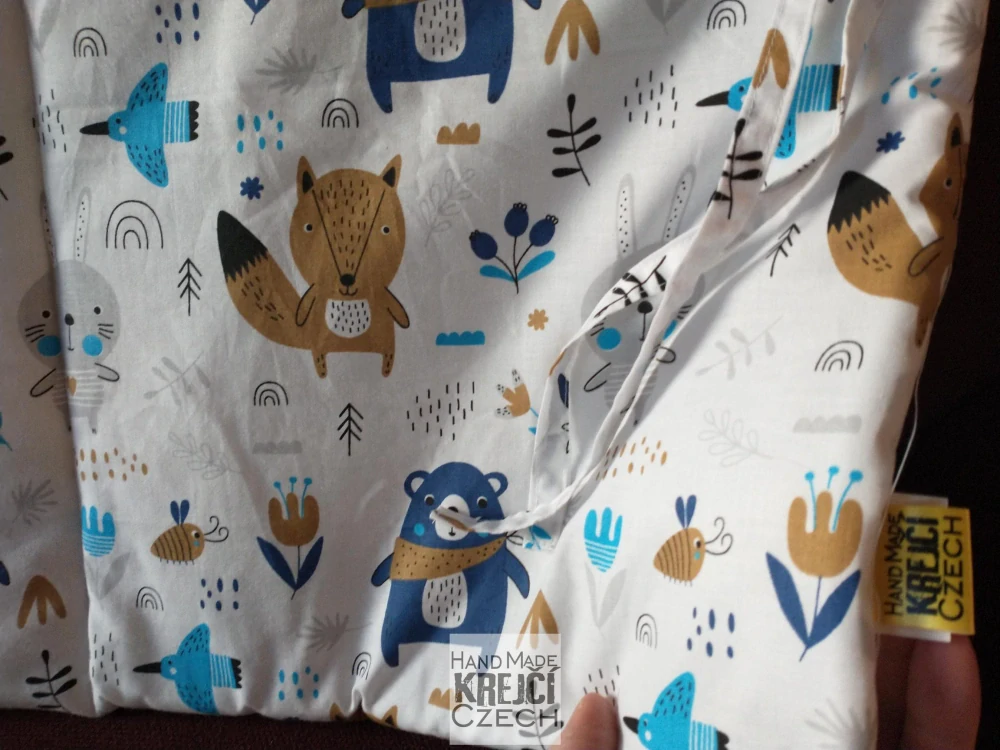 KHC Výhodný set 4ks Kojící těhotenský polštář+ Zavinovačka+ Mantinel do postýlky+ Kapsář Medvídci