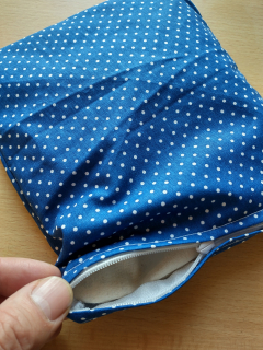 KHC BIO špaldový dětský polštářek Puntíky nahřívací 20 x 20 cm Pratelný potah